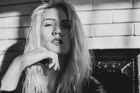 香港过百新冠确诊者一床难求，深圳暂停互认隔离观察，港人将如何自救？